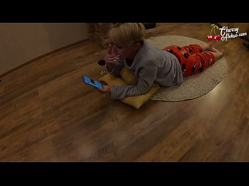 ❤️ 미친 금발 빠는 거대한 거시기 빠는과 그것에 튀는 항문 섹스 ❤❌ 섹스 비디오 우리